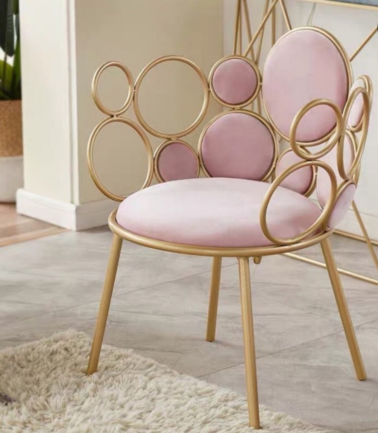Дизайнерський стілець у модерному стилі
