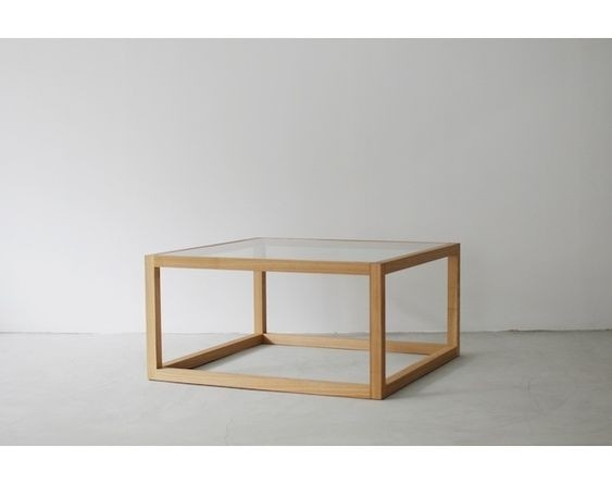 Купити вишуканий столик зі скляною стільницею з дерева