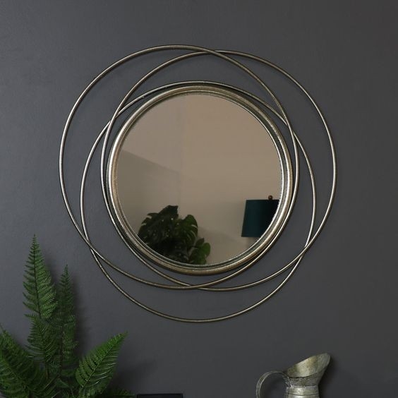 Стильне дзеркало у стильній металевій оправі
