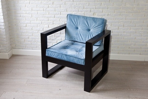 Дерев'яне крісло в стилі лофт для дому