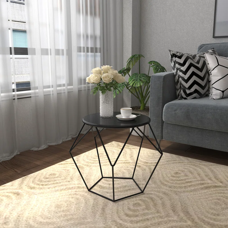 Маленький столик у кімнату в стилі LOFT