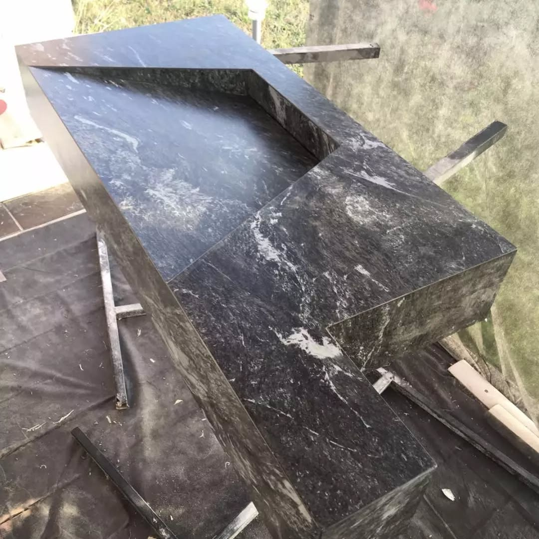 Умивальник із керамограніту незвичайною формою