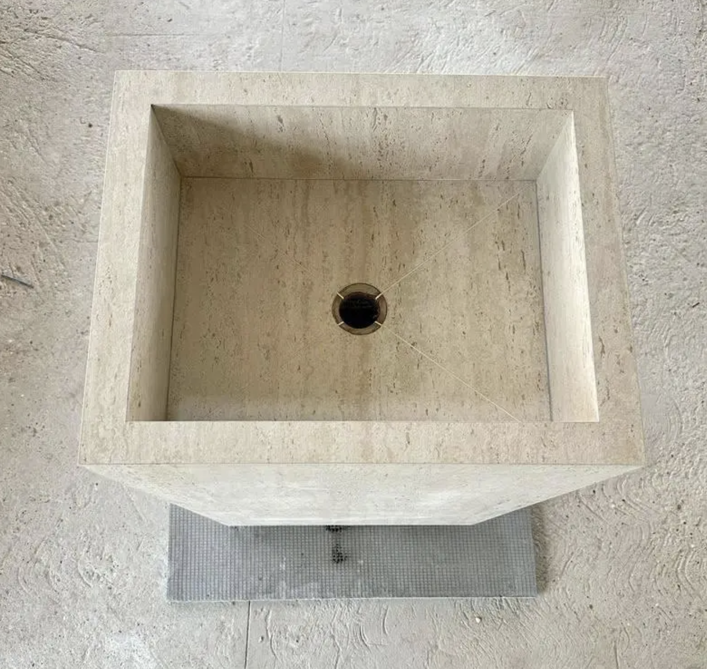 Купити лофт тумбу у ванну з традиційним зливом в Україні