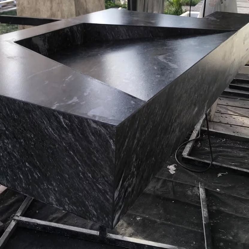 Умивальник із керамограніту незвичайної форми