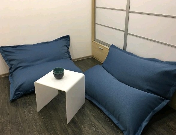 Безкаркасний синій мат подушка