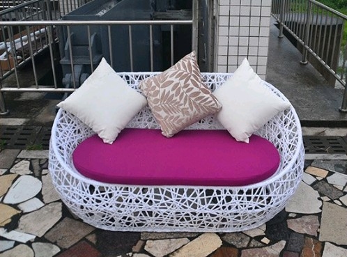 Купити диван зі штучного ротанга в Україні.