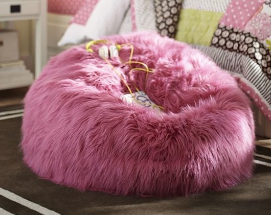 Купити хутро диван рожевого кольору